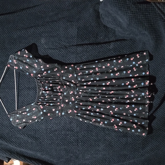 One piece dress/shorts - Picture 1 of 3